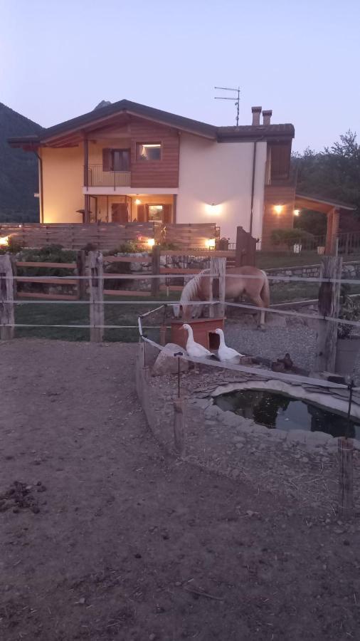 Azienda Agricola Agriturismo I Sei Petali Capo di Ponte Exteriör bild